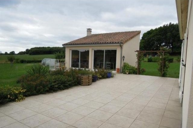 5 bedroom Villa For Sale: 86300 7 MIN.. - 2