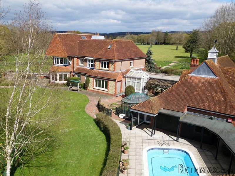 An Impressive 7+ Bedroom Country.. - 2