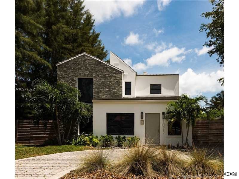 4 bedroom House For Sale: 1025 W 47th St - 2