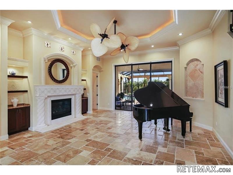 5 bedroom House For Sale: 8365.. - 2