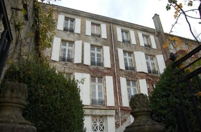 6 bedroom Town House For Sale: 16000..