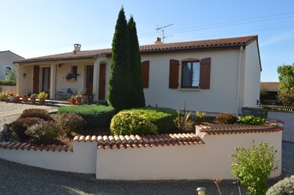 3-bed Ruffec bungalow in great condition - 2