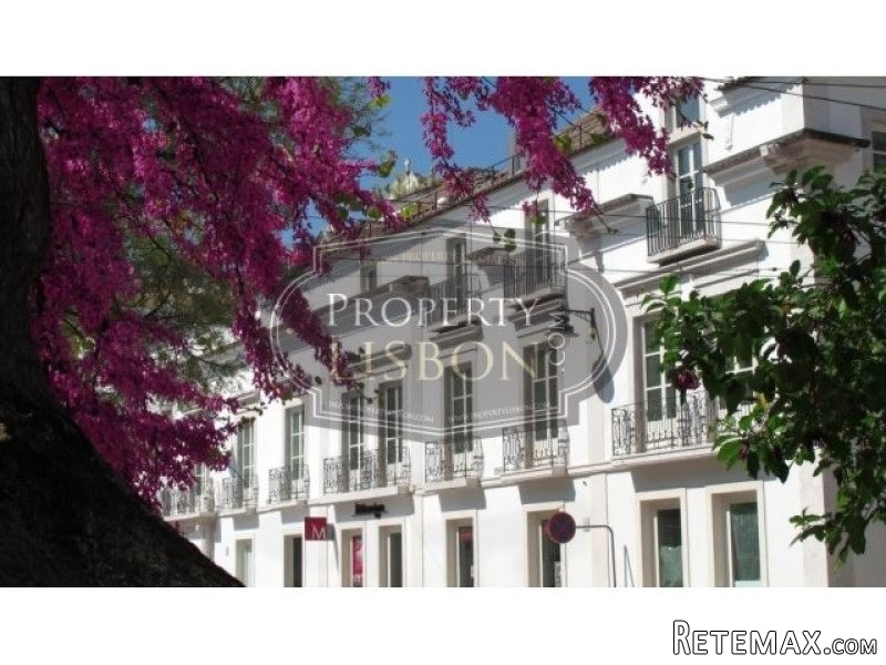 Brand New T4 Lisbon Apartment for Sale