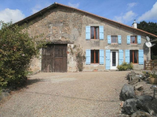 2 Bedroom Farm House For Sale
