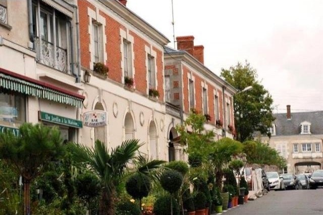 9 bedroom Manor House For Sale: 56530.. - 2