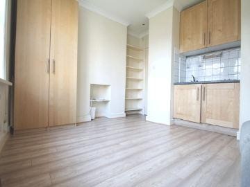 Studio to rent - 2