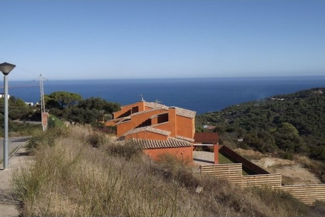 Plot of land with beautiful sea views