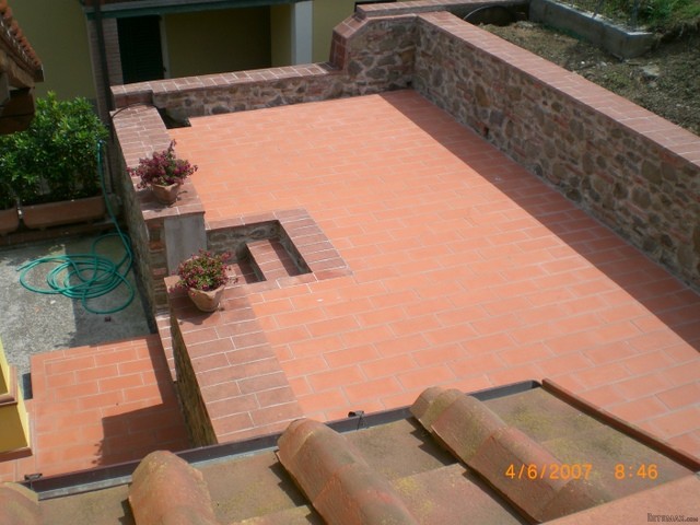 Villa - For Sale - East of Lucca - EUR..