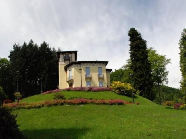 5 bedroom Villa For Sale: Stresa, IT