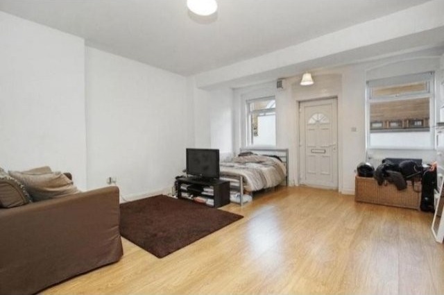 Flat/Apartment To Let in London - 2