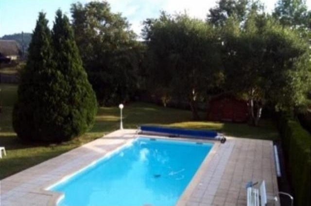6 bedroom House For Sale: 15240 VEBRET - 2