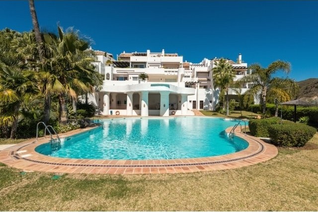 3 Bedroom Apartment For Sale In La..