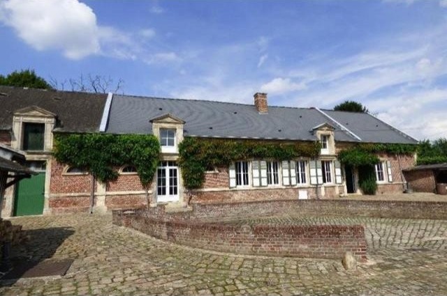 5 bedroom Character For Sale: 60400..
