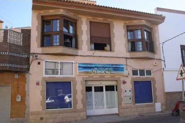 3 BEDROOM FIRST FLOOR APARTMENT IN EL..