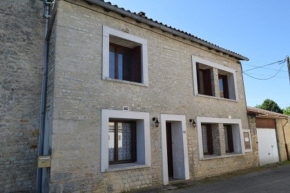 Habitable Aigre townhouse with 2 garages