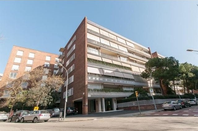 5 bedroom Flat For Sale: BARCELONA..