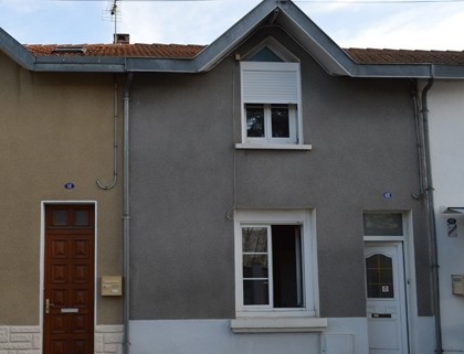 Property to refresh in Ruffec - great..