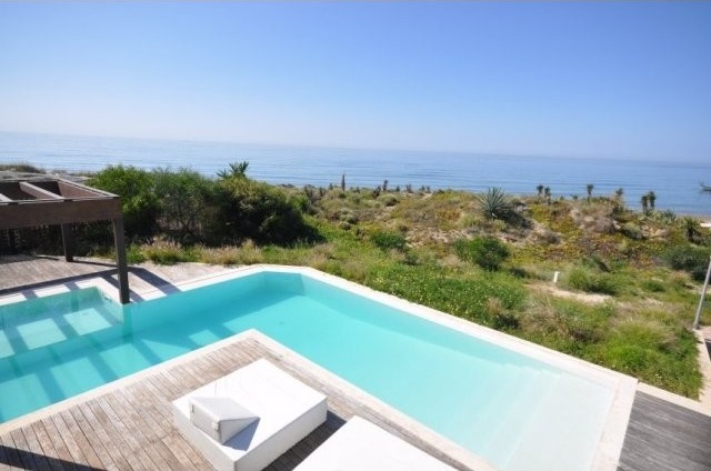 VILLA FOR SALE IN COSTA-BELLA