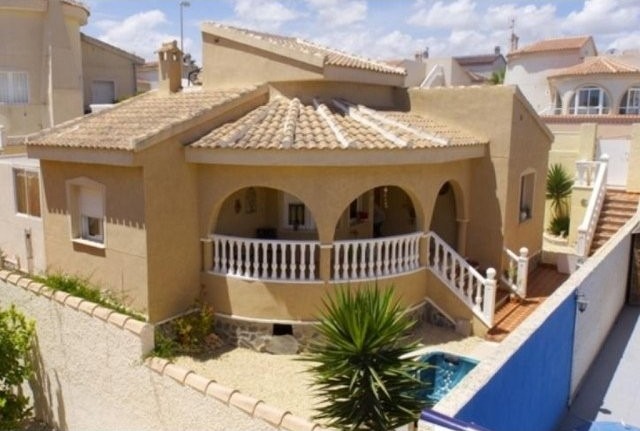 3 Bedrooms - Villa - Alicante - For Sale