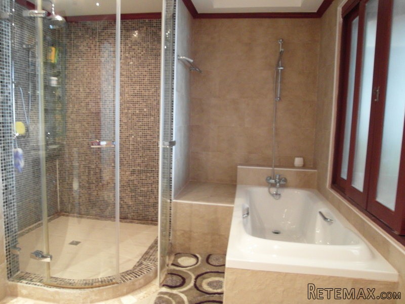 Top floor, top location 1-bedroom.. - 2