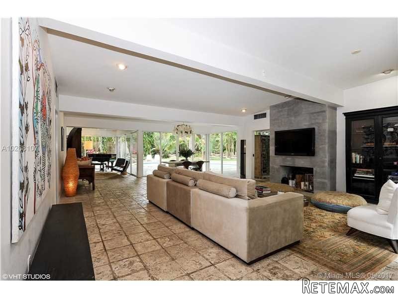 3 bedroom House For Sale: 3670 Palmetto.. - 2