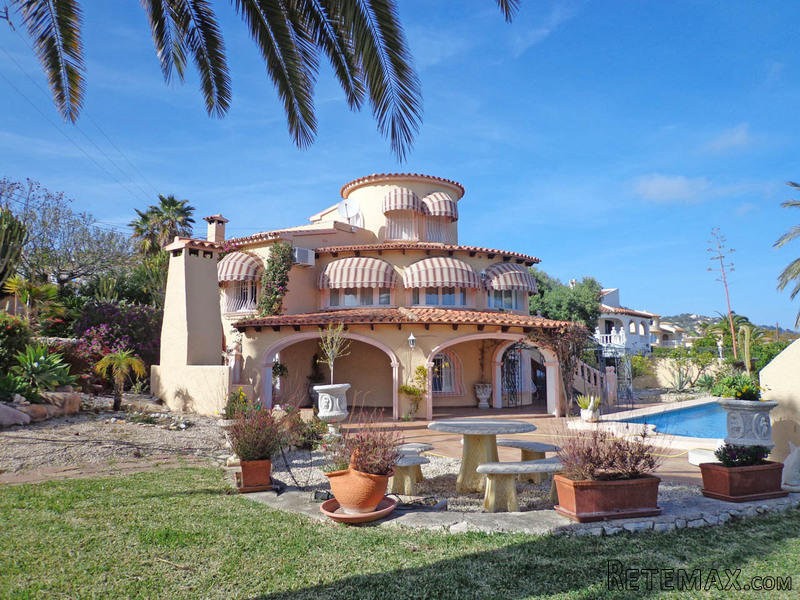 6 Bedrooms - Villa - Alicante - For Sale