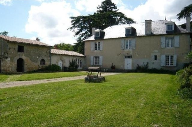 4 bedroom Character For Sale: 86340..
