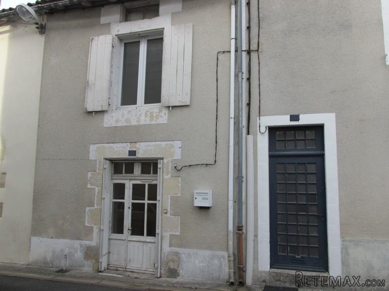 Town House In Civray