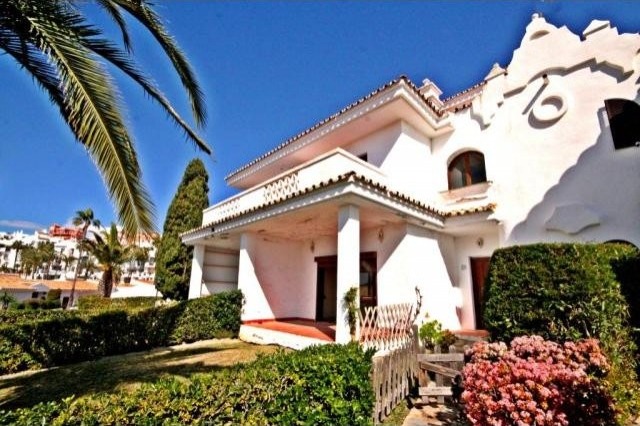 3 bedroom town house for sale