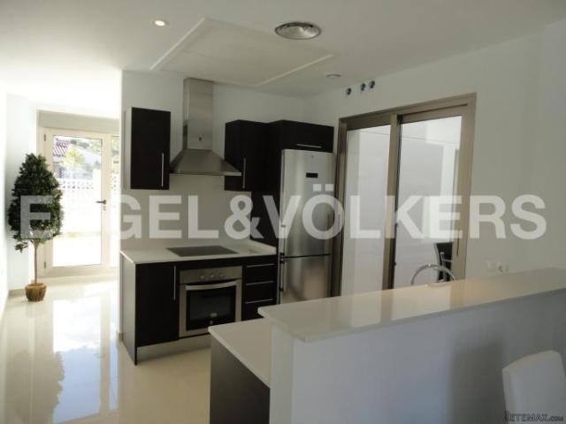 Luxury townhouse with sea views - 2