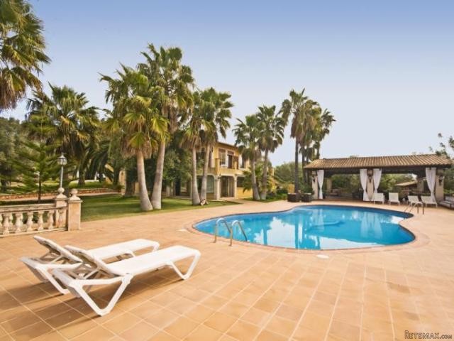 Exceptional property with open views in..