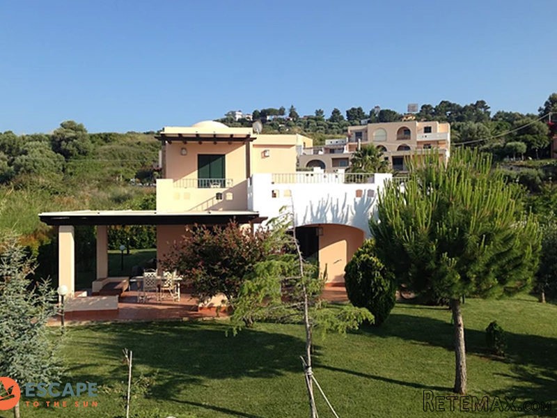 Borgo Fiorito, Madama