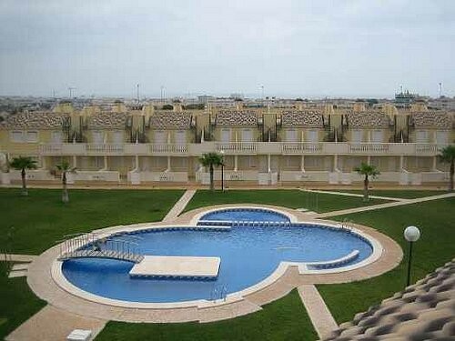 STUNNING 2 BEDROOM APARTMENTS WITH..