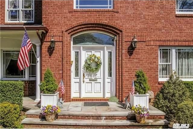 11 Rockaway Ave Garden City, NY 11530 - 2