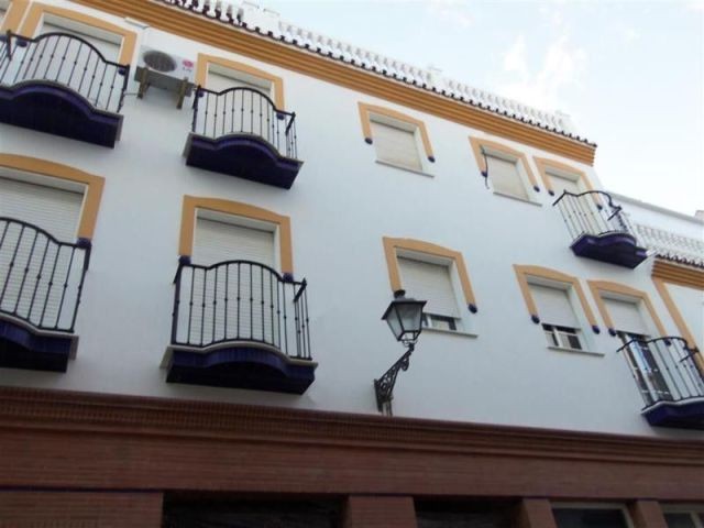 Apartment - Spacious 2 bedroom, one..