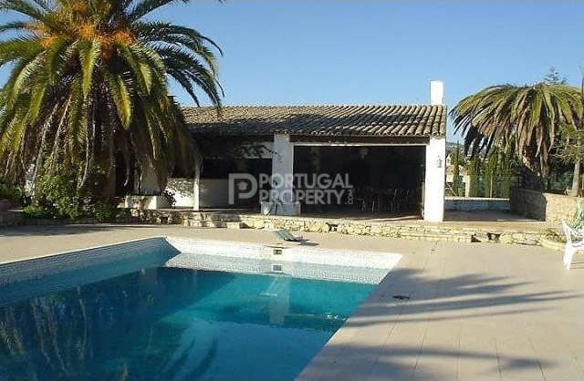 Farm with 11.000 sqm of land and 2..