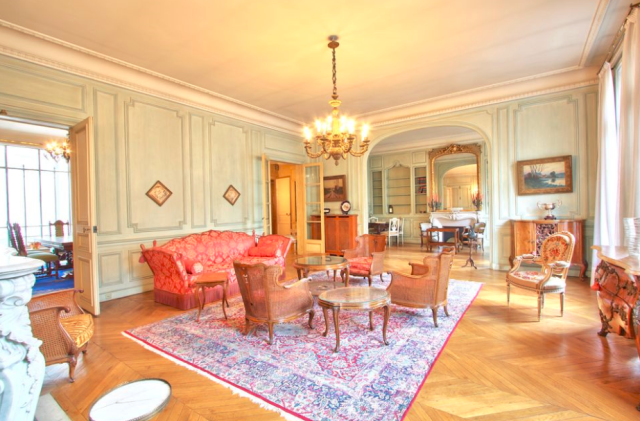 A spacious and light 4 bed apartment..