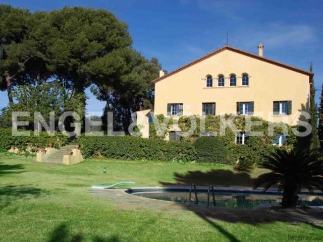 Beautiful Manor House. Barcelona Coast - 2