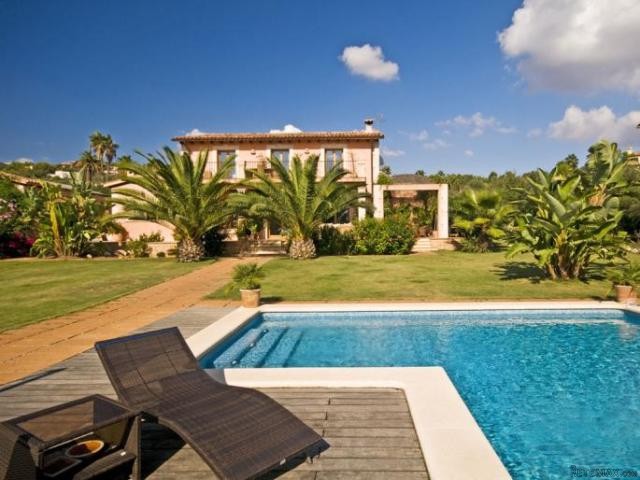 Mediterranean country house with lovely..