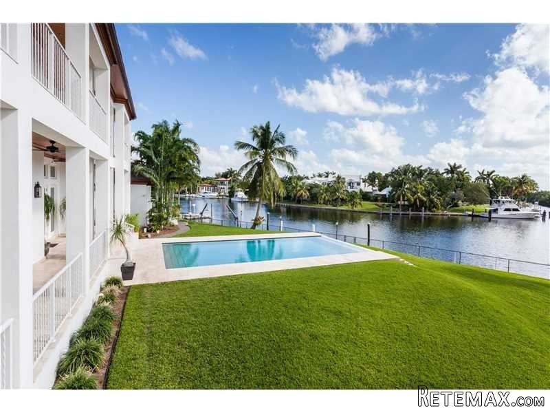 6 bedroom House For Sale: 9385 Balada St - 2
