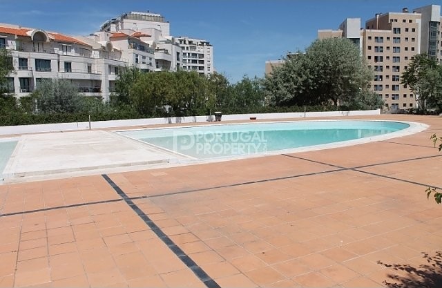Two Bedroom Apartment In Central Lisbon - 2