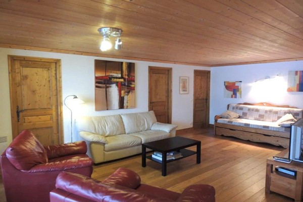 Ski in and out 3 bedroom immaculate..