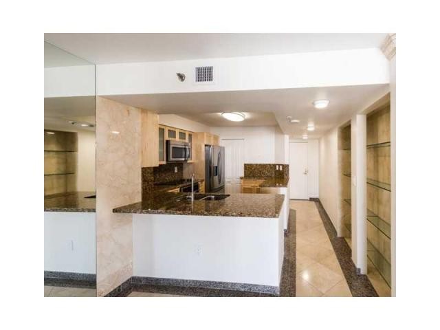 2 bedroom Flat For Sale: 5757 COLLINS.. - 2