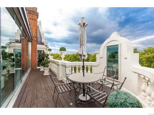 6 bed flat to rent in Wellington Court..