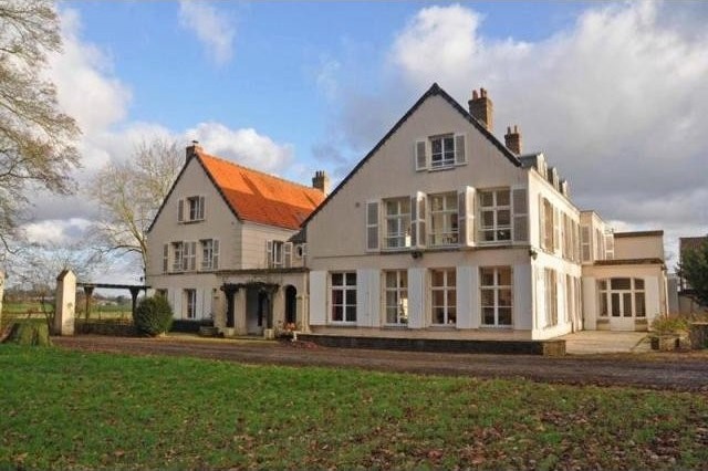10 bedroom Manor House For Sale: 59470.. - 2