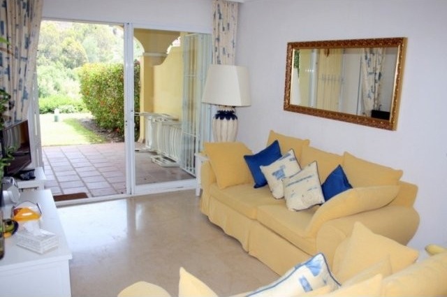 Beautiful Ground Floor Front Line Lake.. - 2