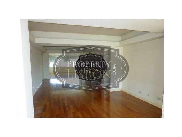 4 Bed Lisbon Apartment for Sale in..