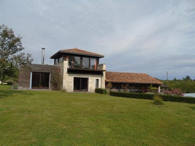 5 bedroom House For Sale: 86360 15 MIN.. - 2