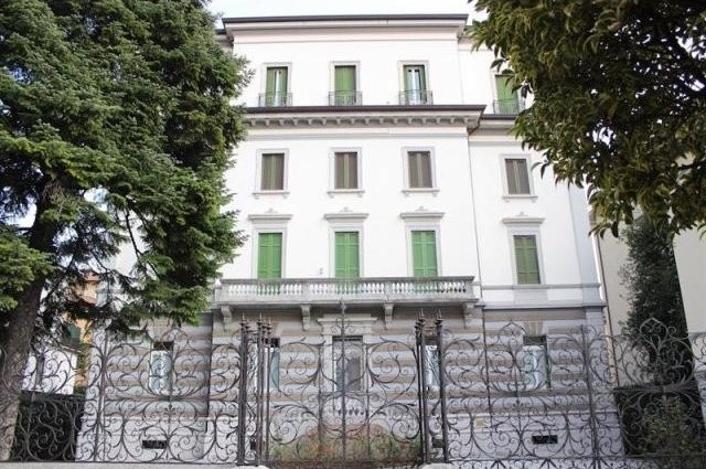 3 bedroom Apartment For Sale: Como, Via..