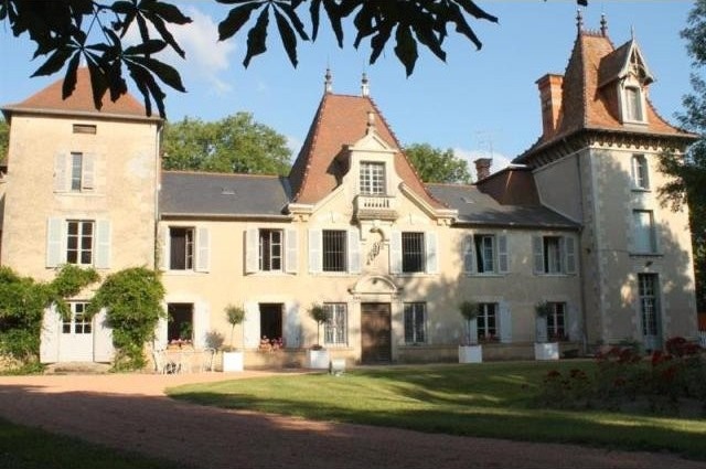 6 bedroom Castle For Sale: 63350..